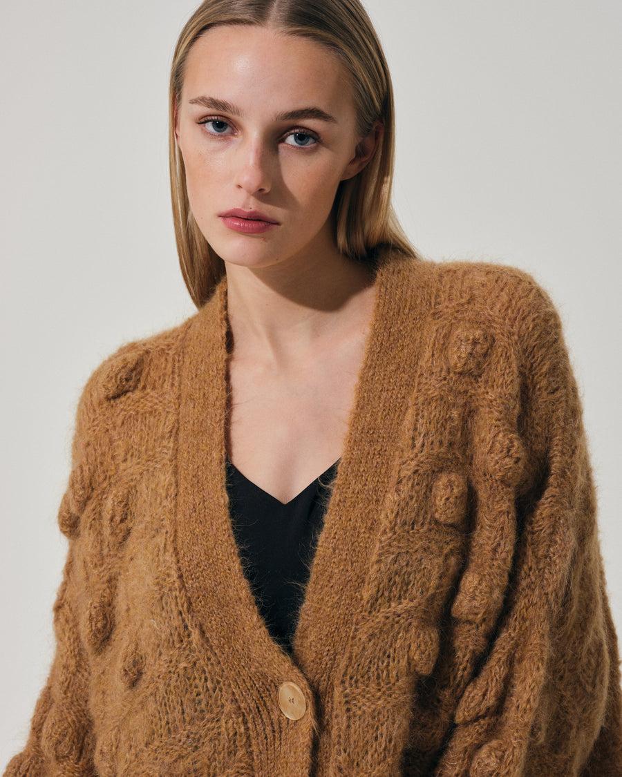 Scaglione COAT MAXY CARDIGAN OVER HAZELNUT STITCH CARAMEL