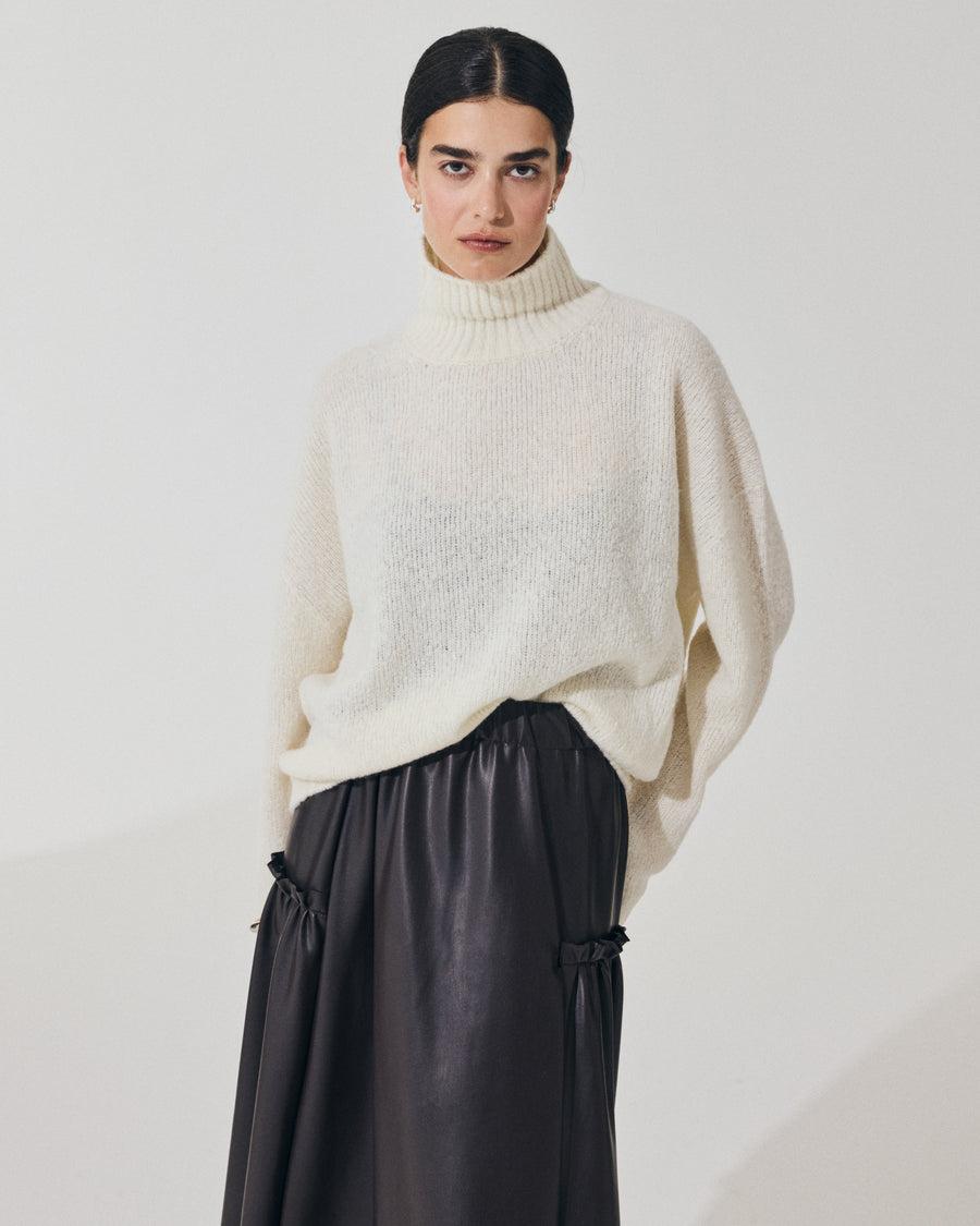 Scaglione TURTLE NECK OVER PUFFED CASHMERE MILK