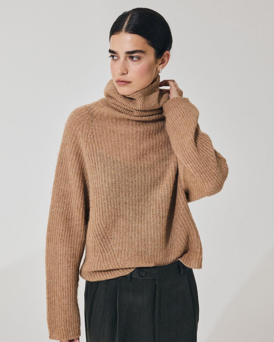 Scaglione TURTLE NECK RAGLAN GLITTER CARAMEL
