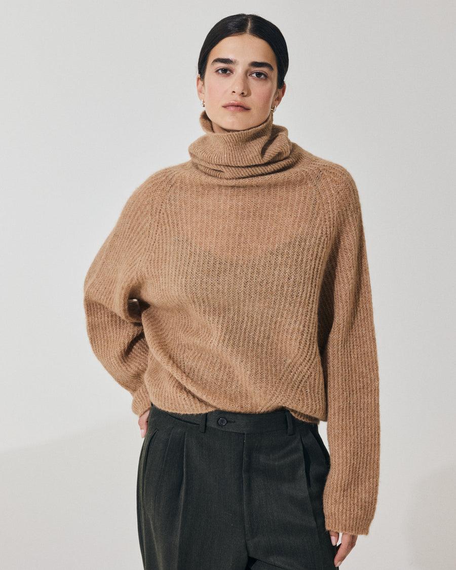 Scaglione TURTLE NECK RAGLAN GLITTER CARAMEL