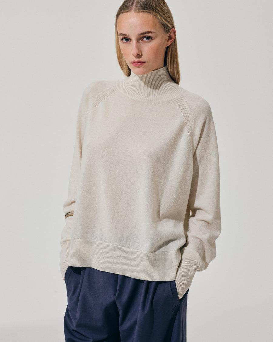 Scaglione TURTLE NECK RAGLAN RIBBED SIDES MILK