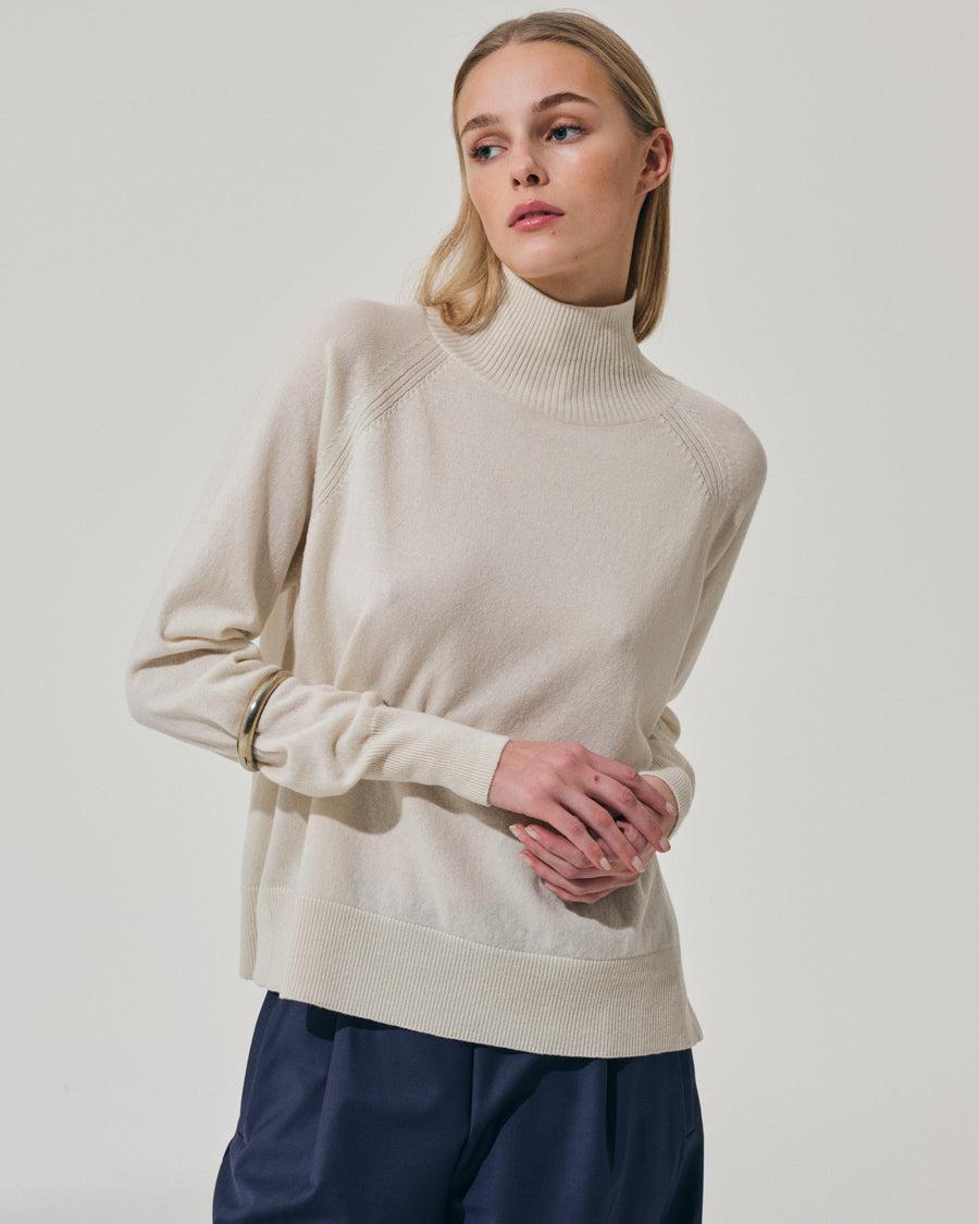 Scaglione TURTLE NECK RAGLAN RIBBED SIDES MILK