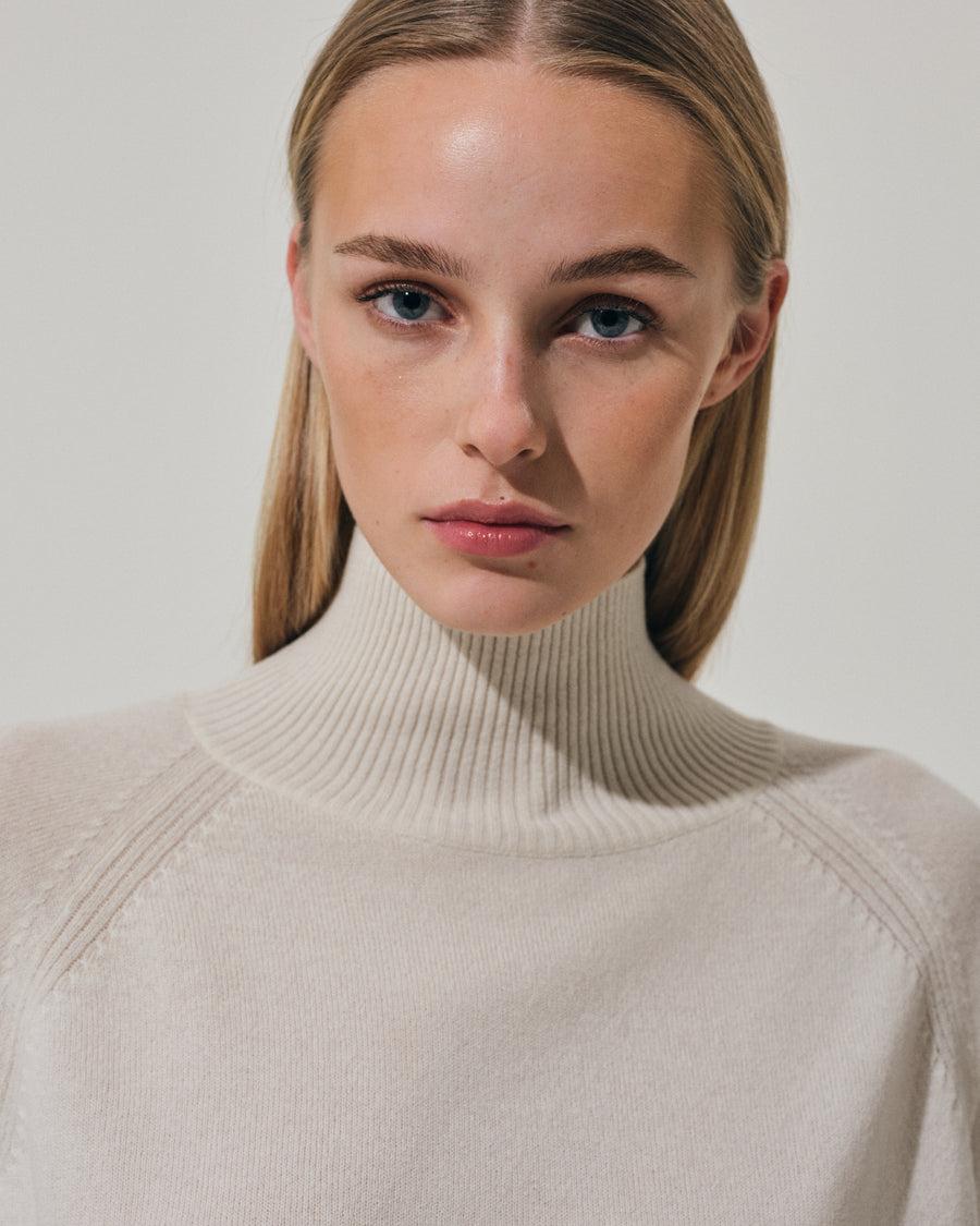 Scaglione TURTLE NECK RAGLAN RIBBED SIDES MILK