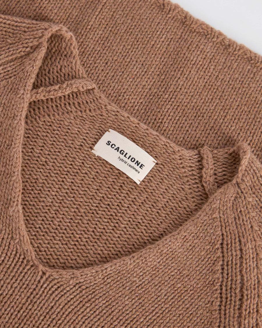 Scaglione V NECK SUPER SOFT CARAMEL