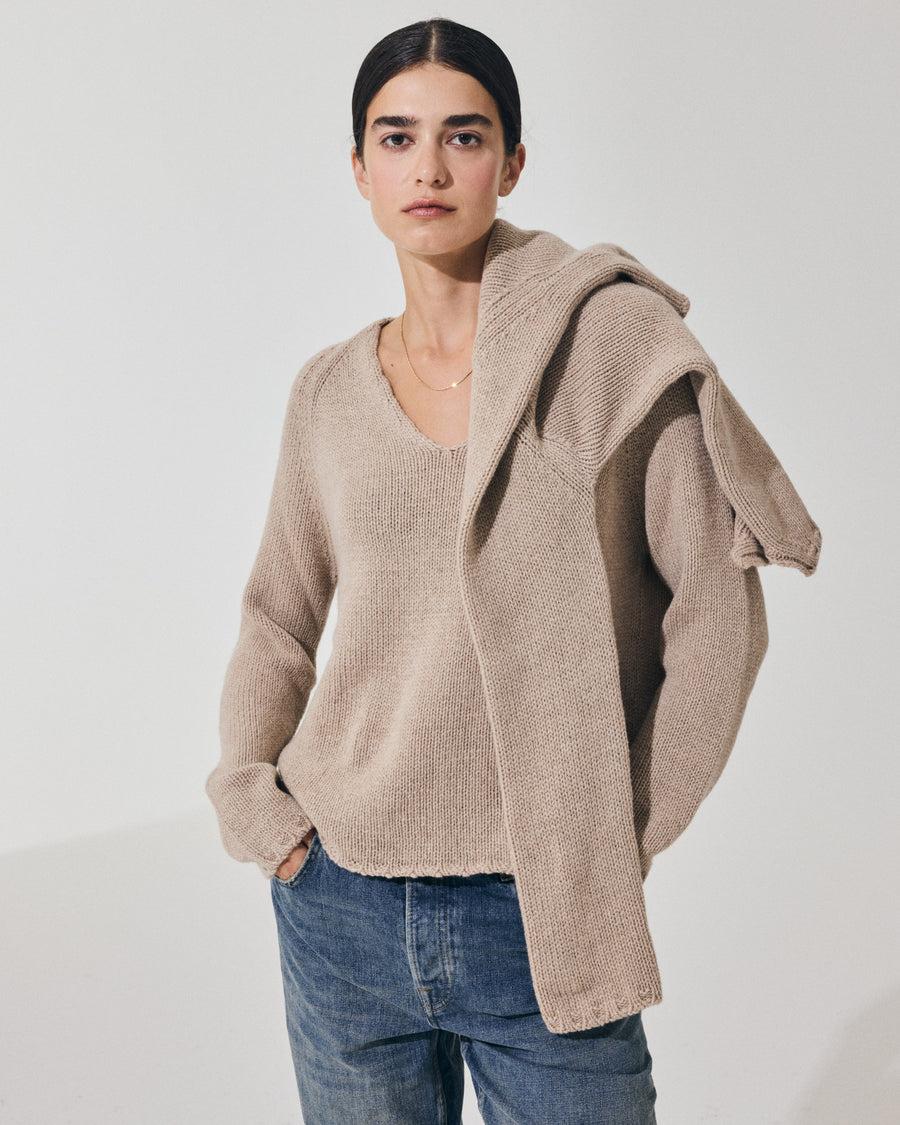 Scaglione V NECK SUPER SOFT SAND