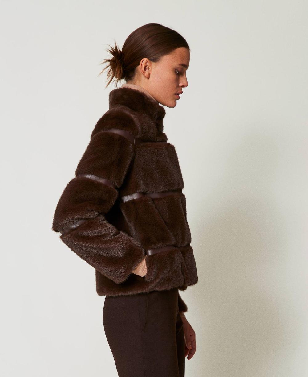 Scee By Twin Set Cappotto Corto In Faux Fur Con Intarsi