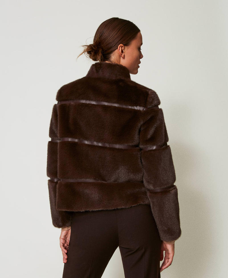 Scee By Twin Set Cappotto Corto In Faux Fur Con Intarsi