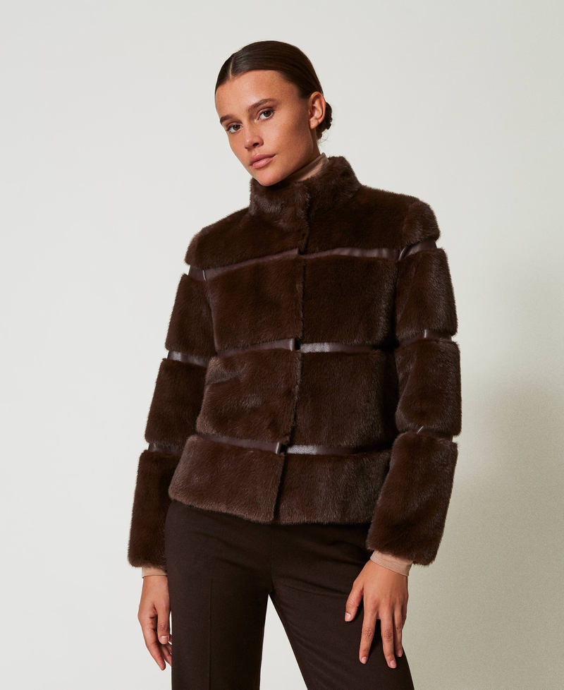 Scee By Twin Set Cappotto Corto In Faux Fur Con Intarsi