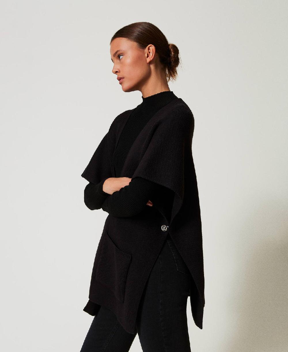 Scee By Twin Set Poncho In Maglia Con Ricamo Logo