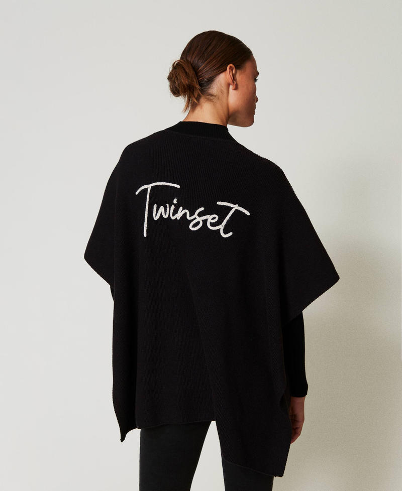 Scee By Twin Set Poncho In Maglia Con Ricamo Logo