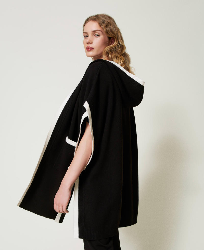 Scee By Twin Set Poncho In Maglia Con Tasche