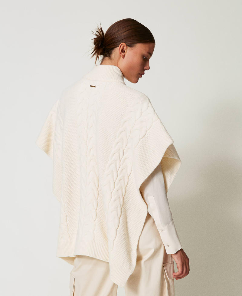 Scee By Twin Set Poncho In Maglia Con Trecce