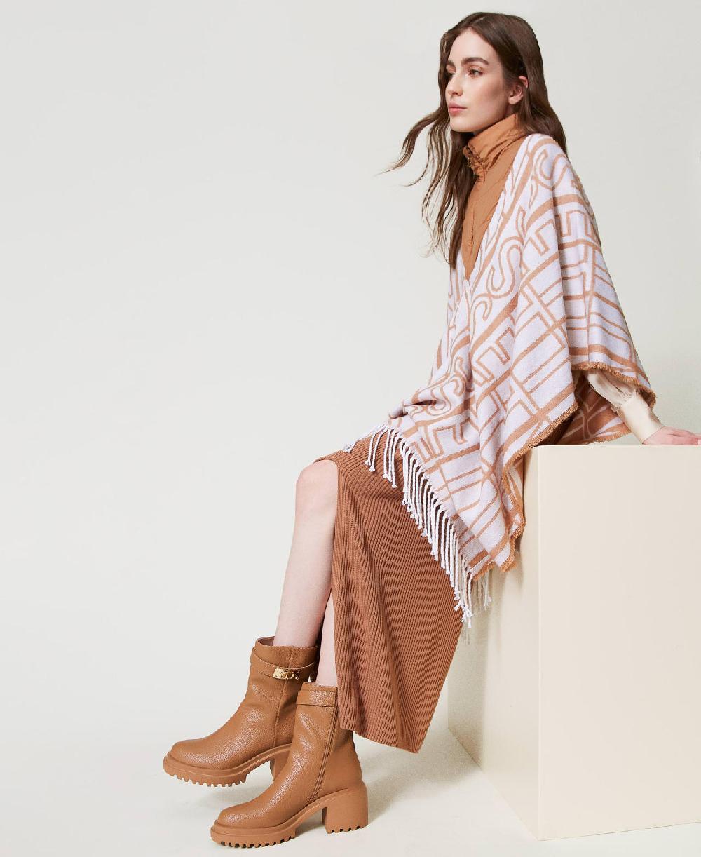 Scee by twin set Stivaletti con placchetta logo