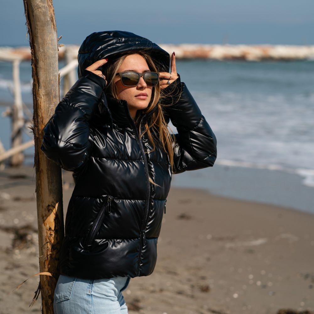 Seay / Piumino Nero Con Cappuccio