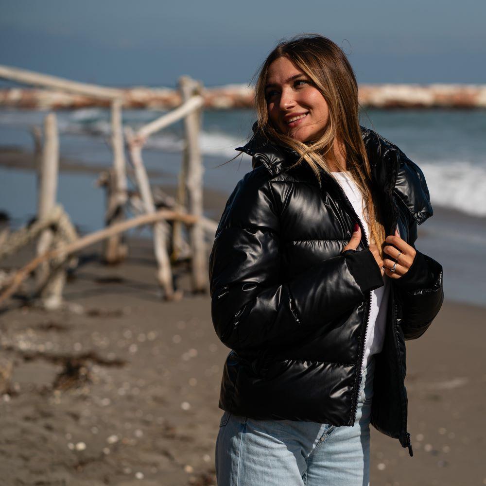 Seay / Piumino Nero con Cappuccio