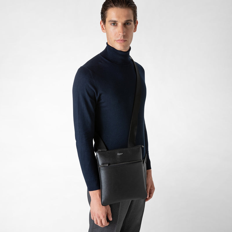 Serapian Tracolla piatta in pelle evoluzione nero eclissi