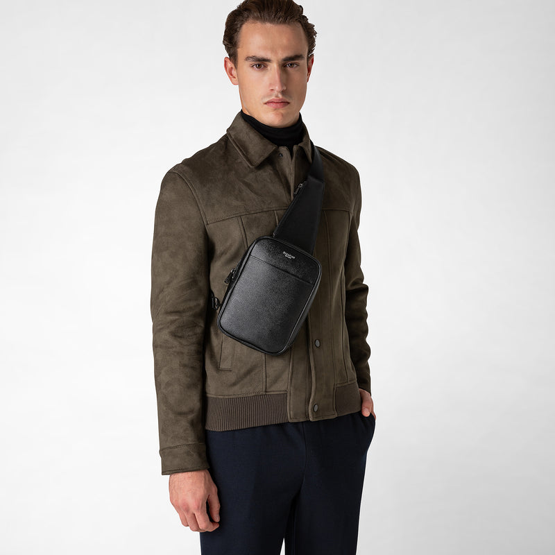 Serapian Zaino monospalla in pelle evoluzione nero eclissi