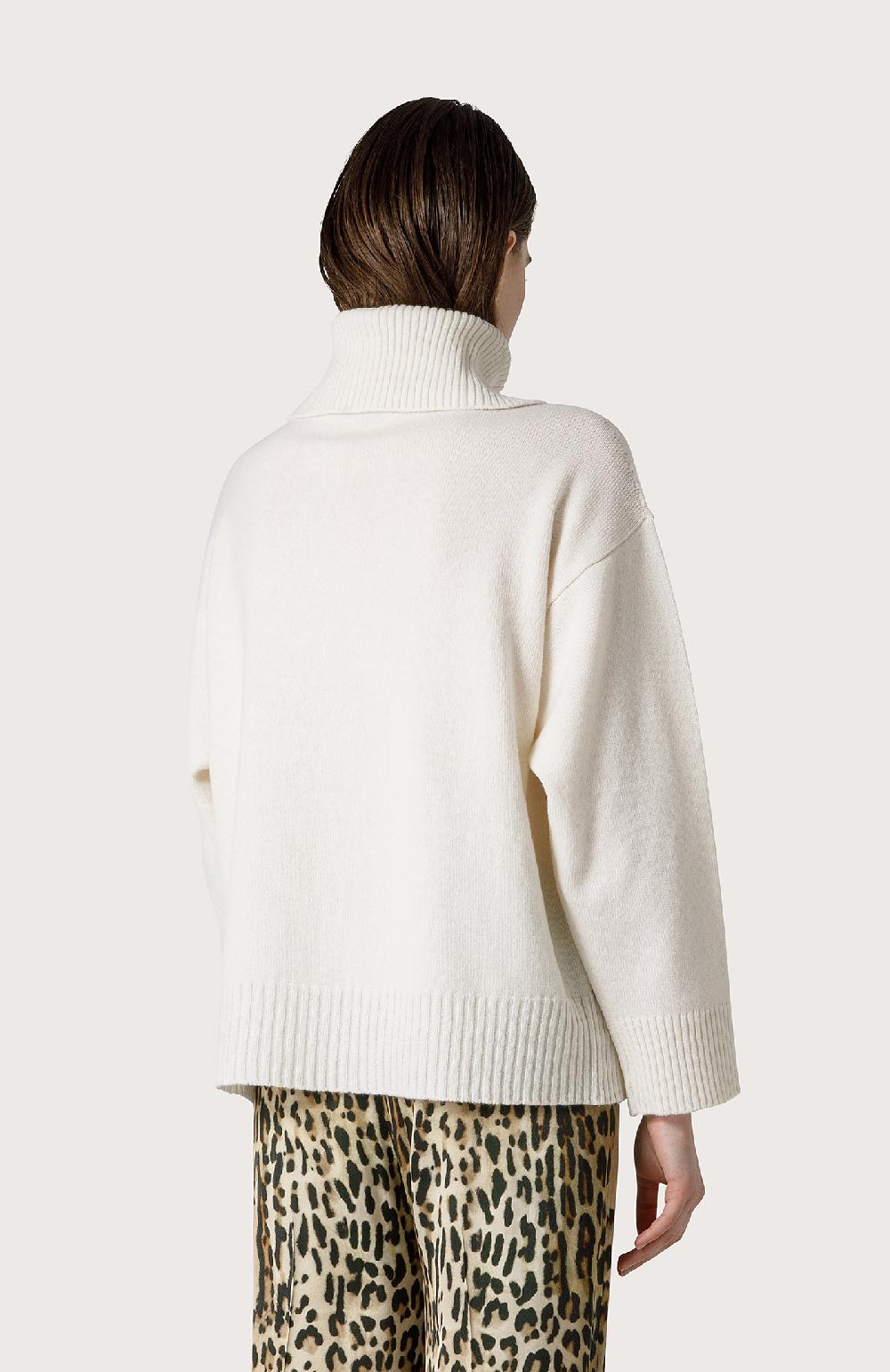 Seventy Dolcevita Con Collo Aperto - Col. Bianco