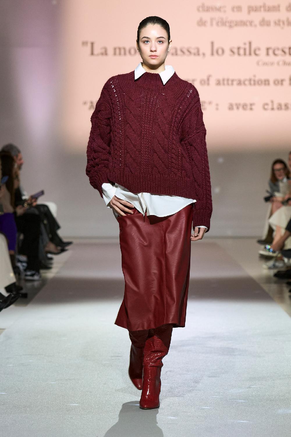 Soallure MAGLIA CON COLLO ALTO E LAVORAZIONE A TRECCIA