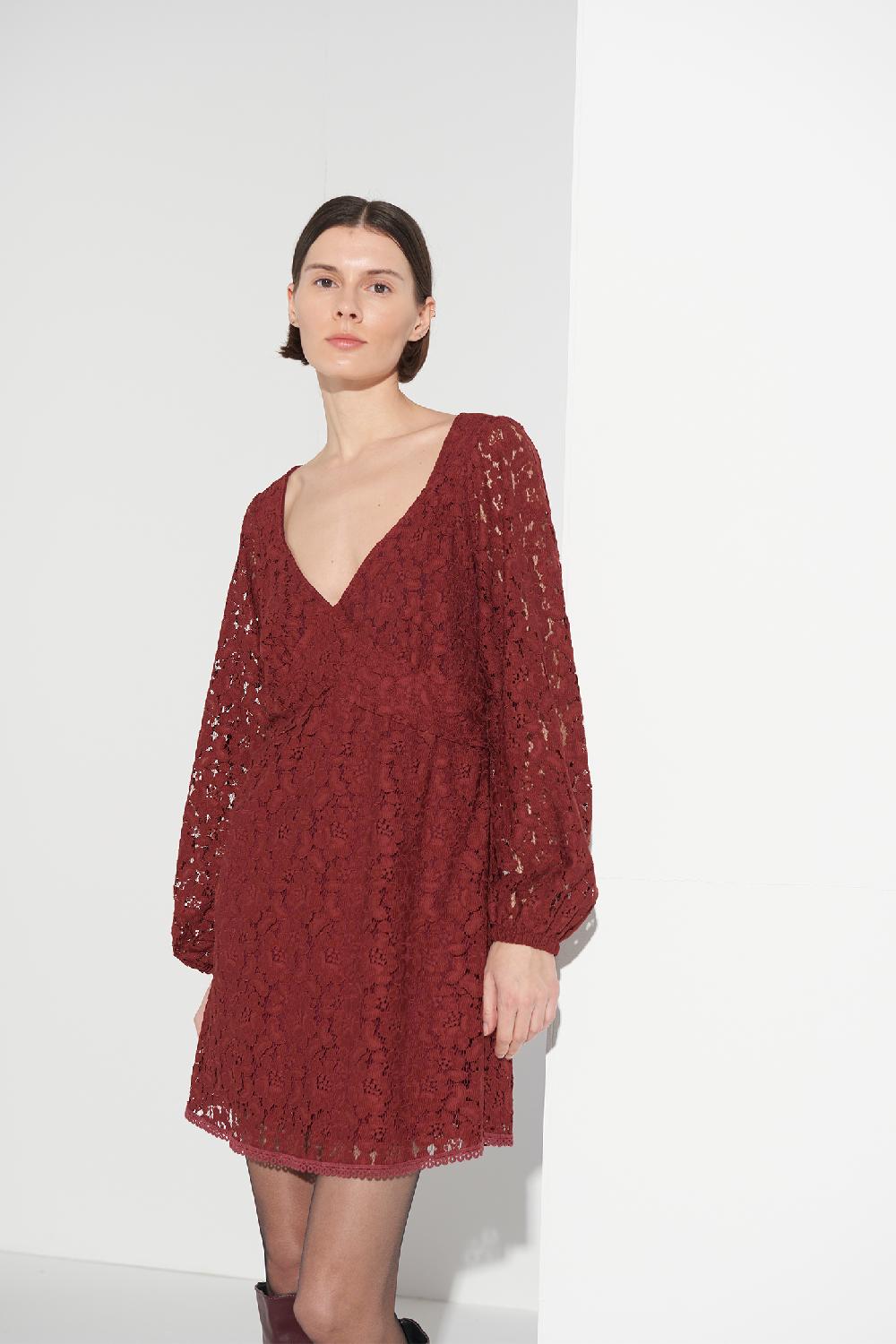 Soallure ABITO CORTO CON SCOLLO A V IN PIZZO