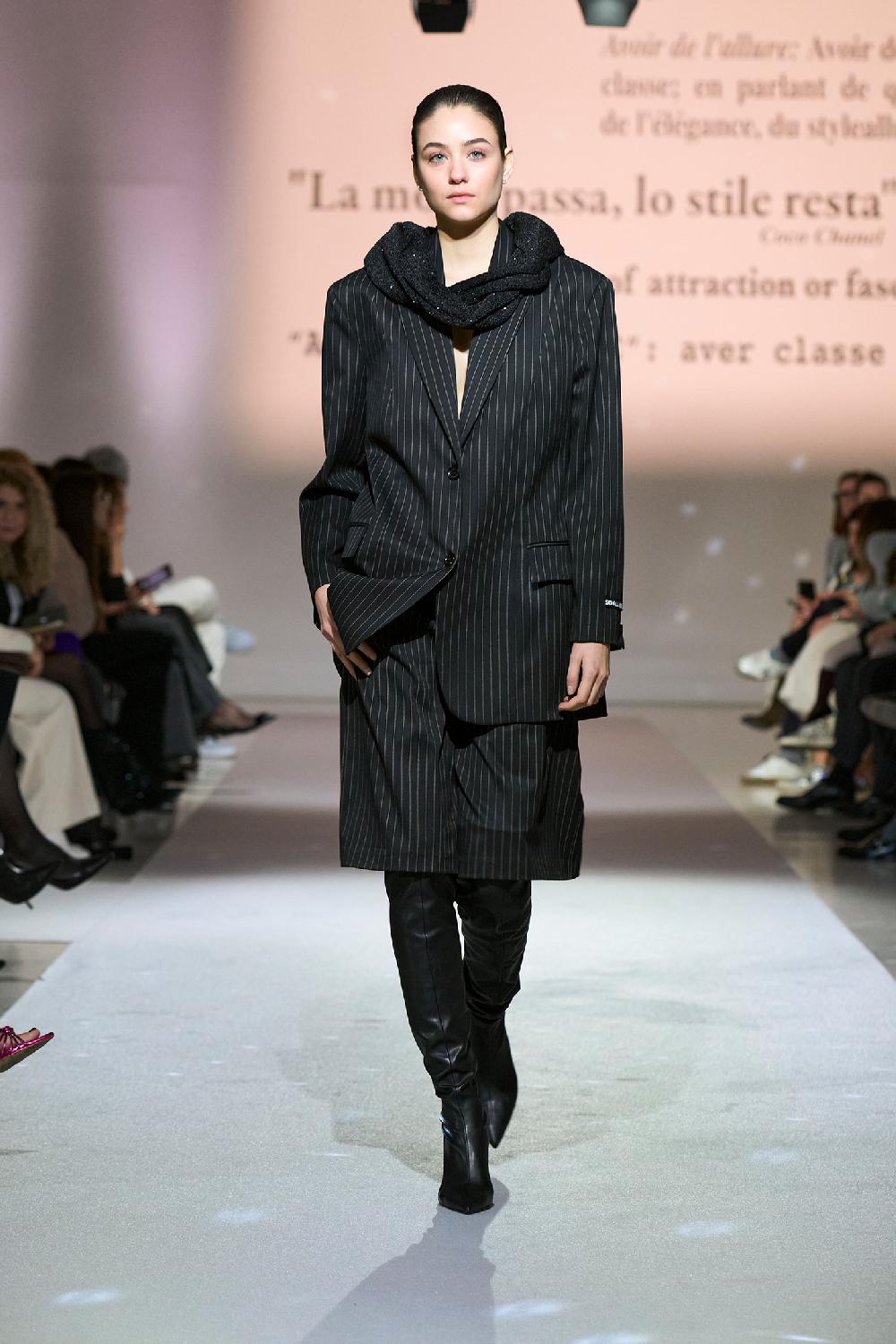 Soallure MAGLIA GIRO COLLO PAILETTES CON SPALLINA