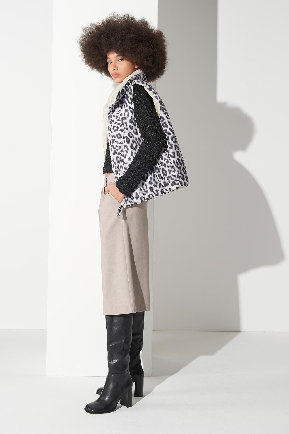 Soallure PIUMINO GILET CON STAMPA LEOPARDATA