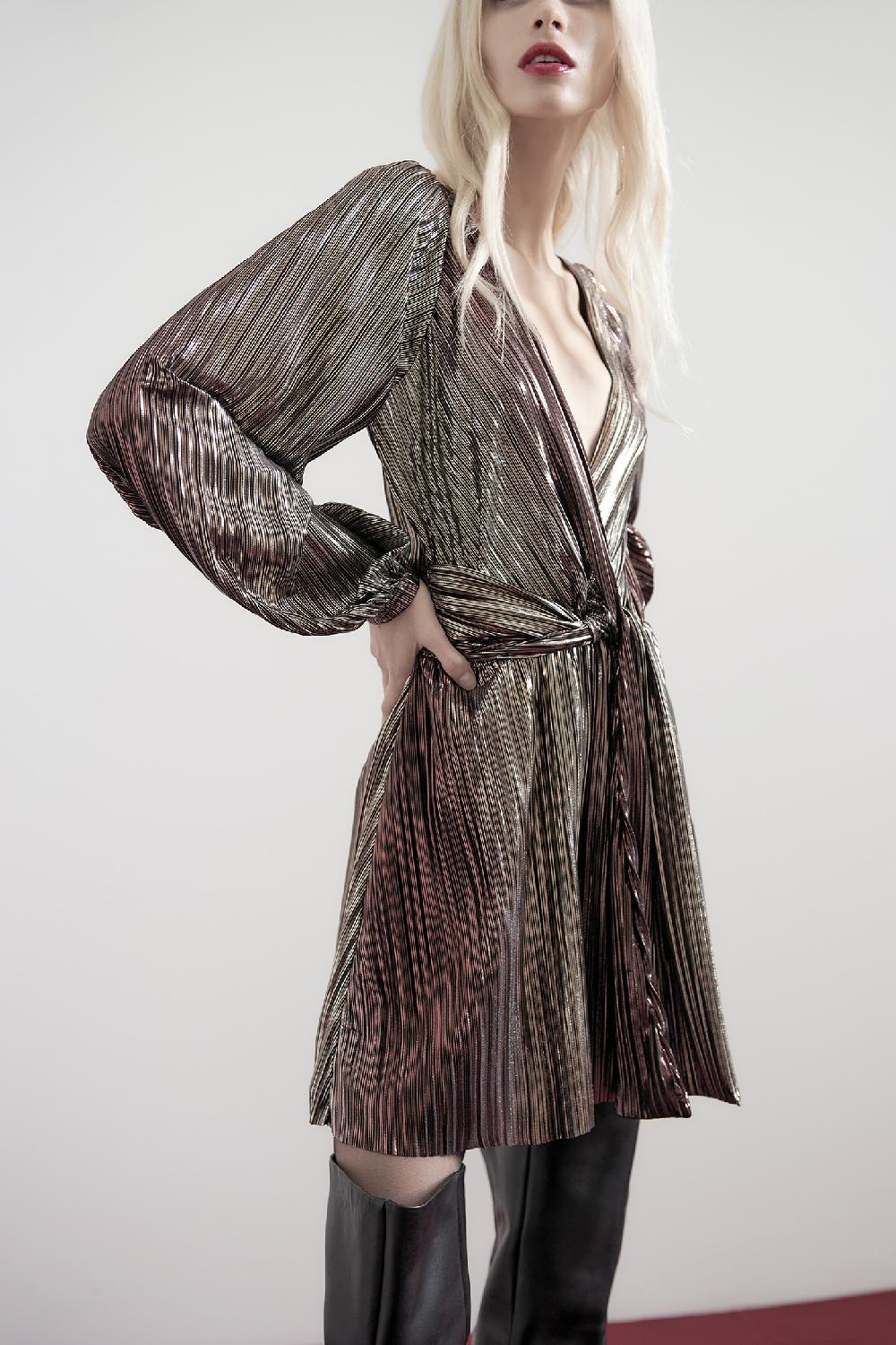 Soallure TUTA CORTA CON SCOLLO A V E MANICHE AMPIE MULTICOLOR