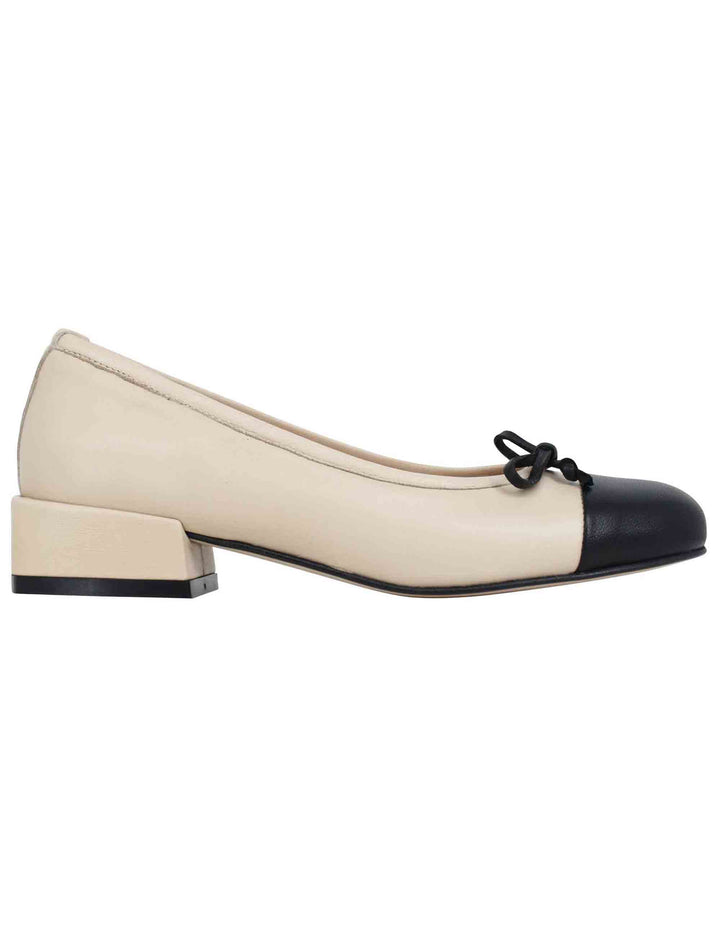 Spatarella Ballerine Donna In Pelle Beige Con Puntale E Fiocco Nero