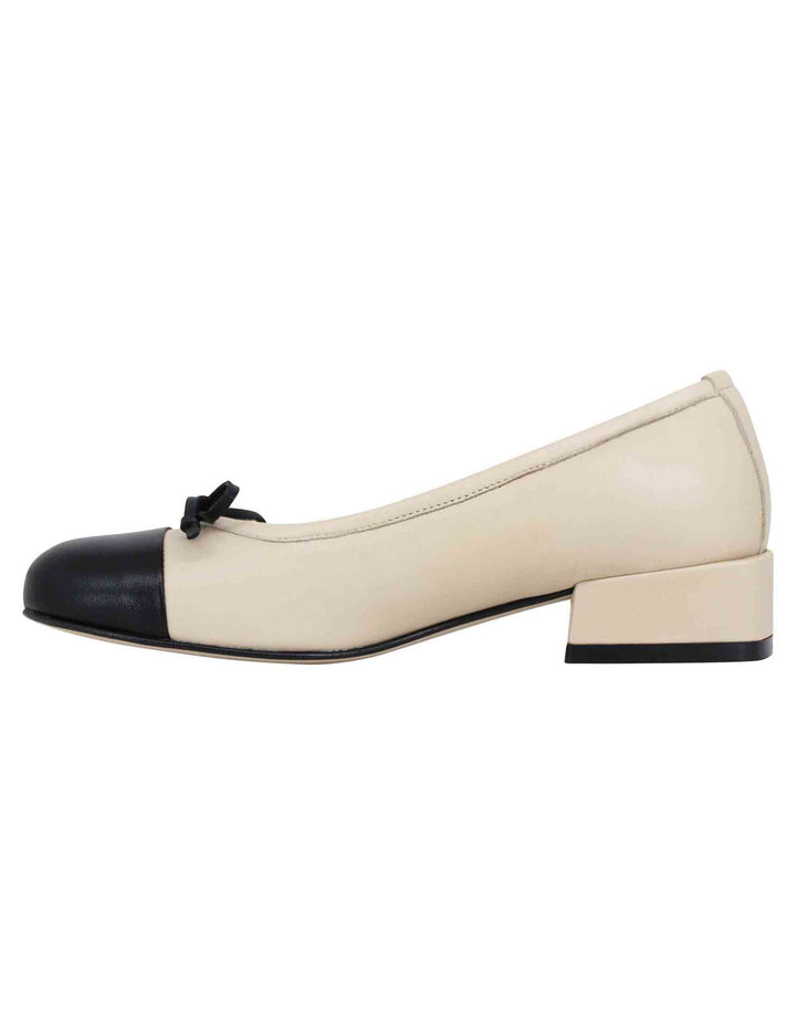 Spatarella Ballerine Donna In Pelle Beige Con Puntale E Fiocco Nero