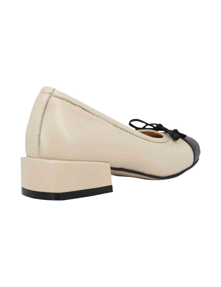 Spatarella Ballerine Donna In Pelle Beige Con Puntale E Fiocco Nero