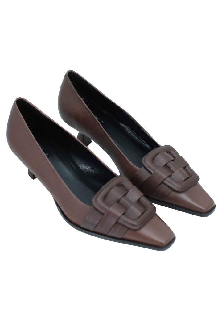 Spatarella Décolleté Donna In Pelle Marrone Tacco Basso Con Accessorio