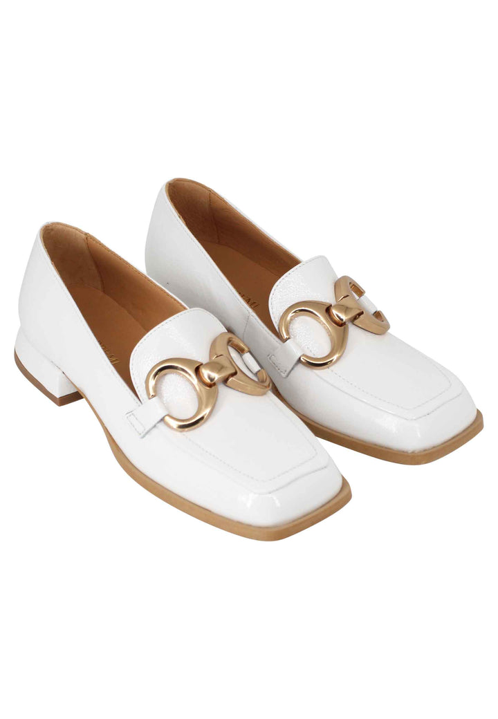 Spatarella Mocassini Donna Poppi Chal In Naplak Off White Con Morsetto In Oro Satinato