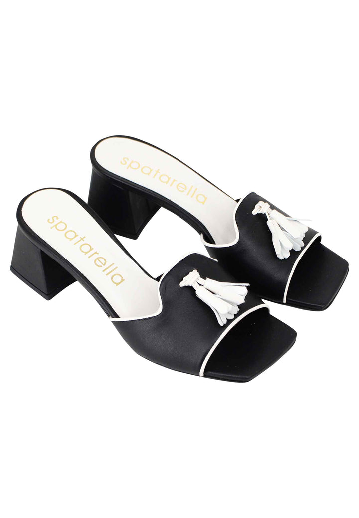 Spatarella Sandali Donna In Pelle Nera Con Nappine In Contrasto E Punta Quadra