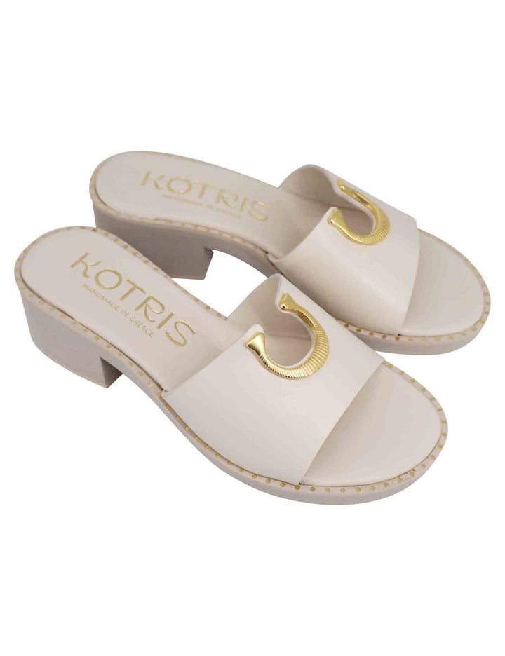 Spatarella Sandali Donna In Pelle Off White Con Borchia Oro E Suola In Gomma Ultra Leggera