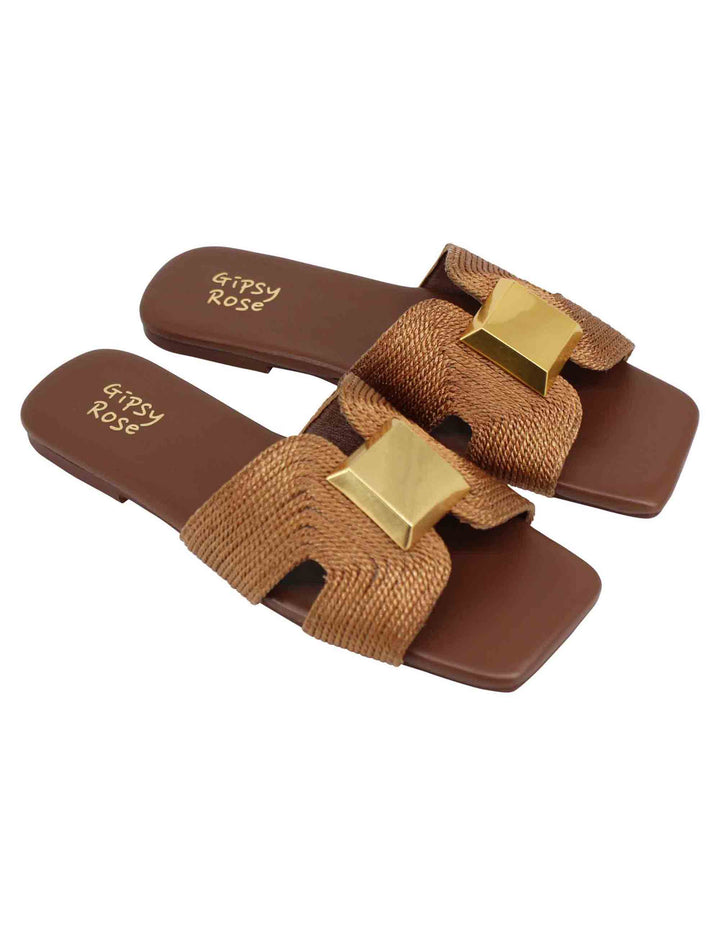 Spatarella Sandali Flat Donna In Tessuto Cuoio Con Borchia In Oro E Punta Quadra