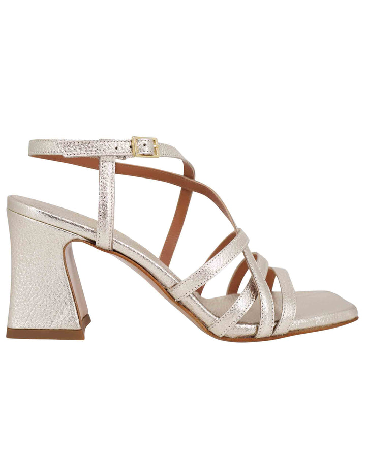 Spatarella Sandali slingback donna in pelle laminata platino con tacco alto e punta quadra