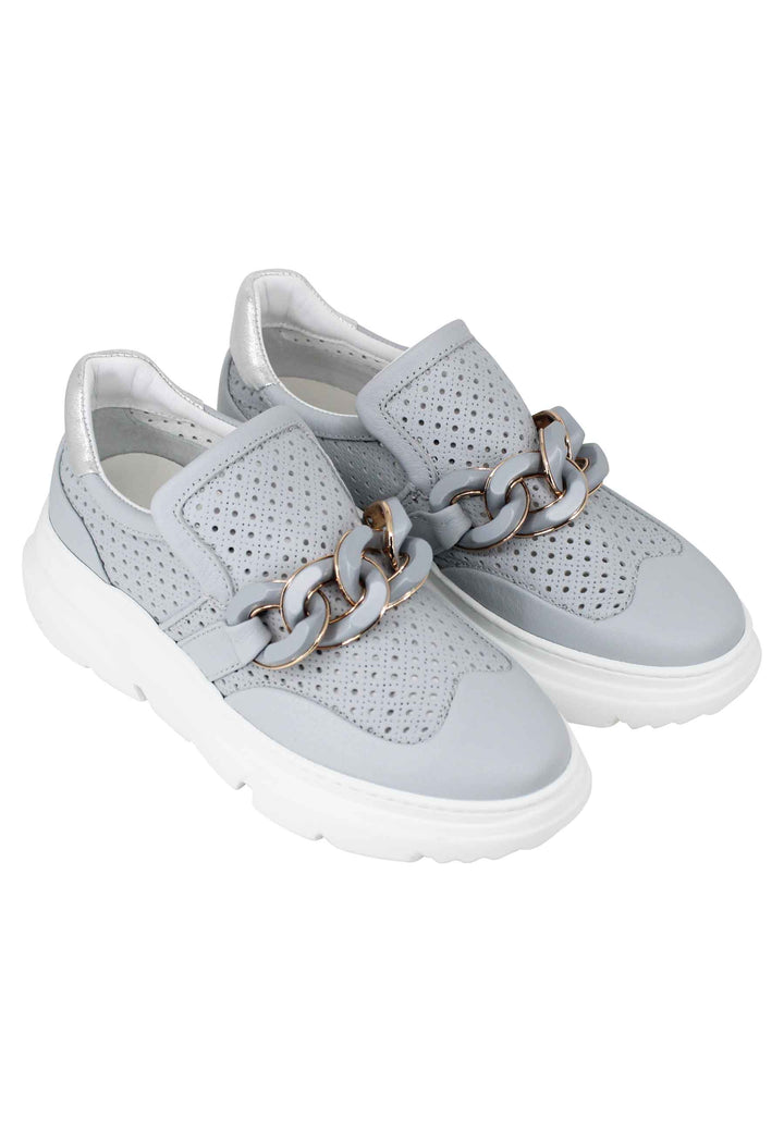 Spatarella Sneakers Donna In Pelle Celeste Forata Con Catena Tono Su Tono