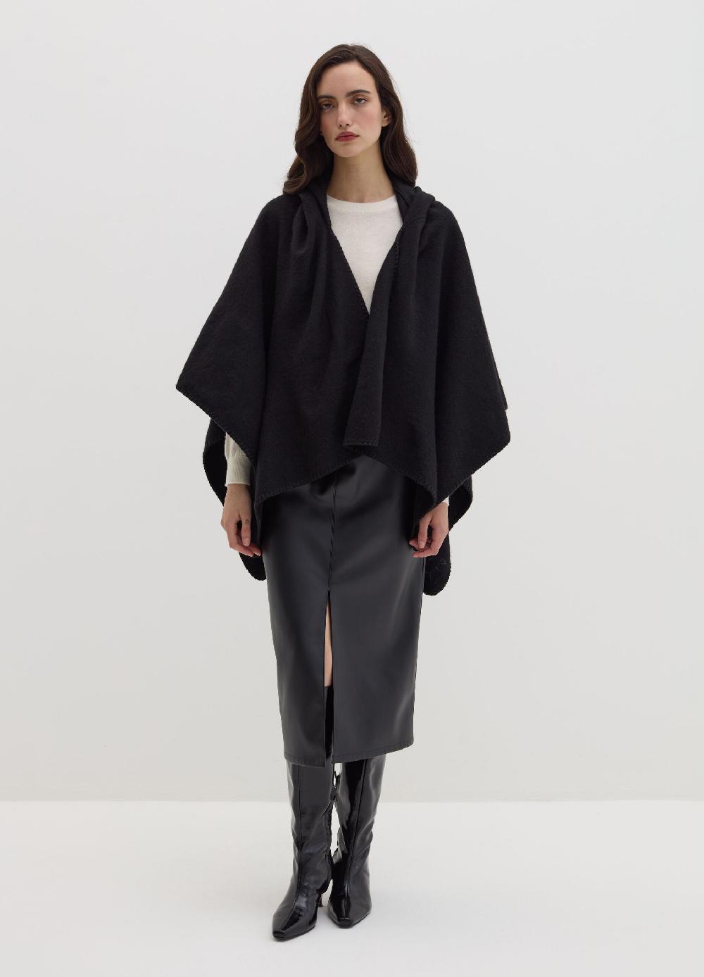 Stefanel Poncho aperto con cappuccio