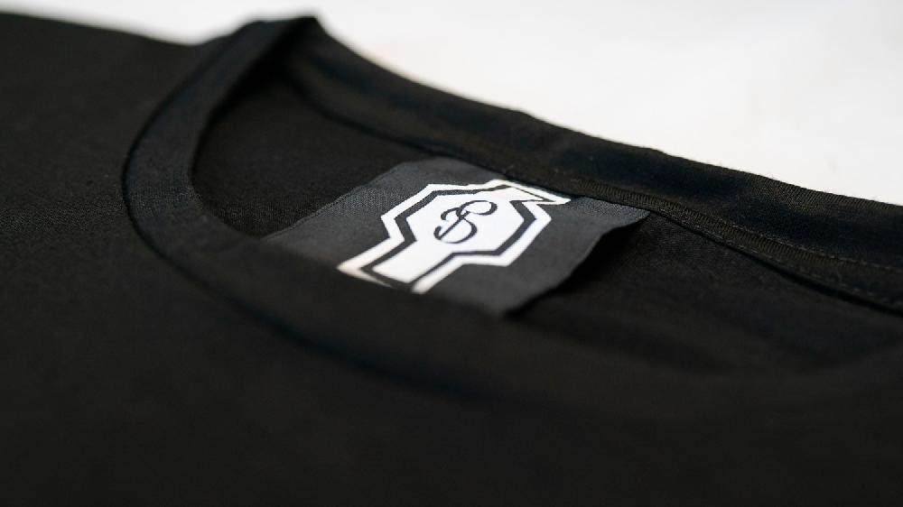 Stories Milano T-SHIRT REGULAR + PATCH – BLACK