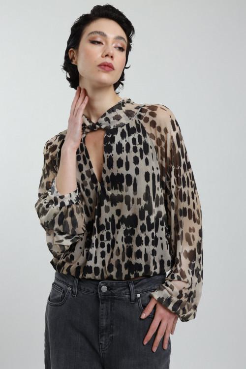 Susy Mix Blusa Cut-Out in Fantasia