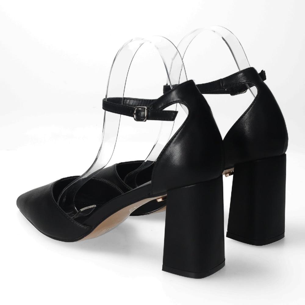 Tata Italia Décolleté A Punta Con Cinturino. Tacco Altyo 8cm