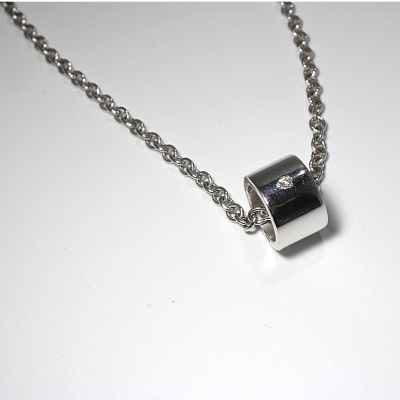 Thais Bernardes Collana con ciondolo barilotto IO TU