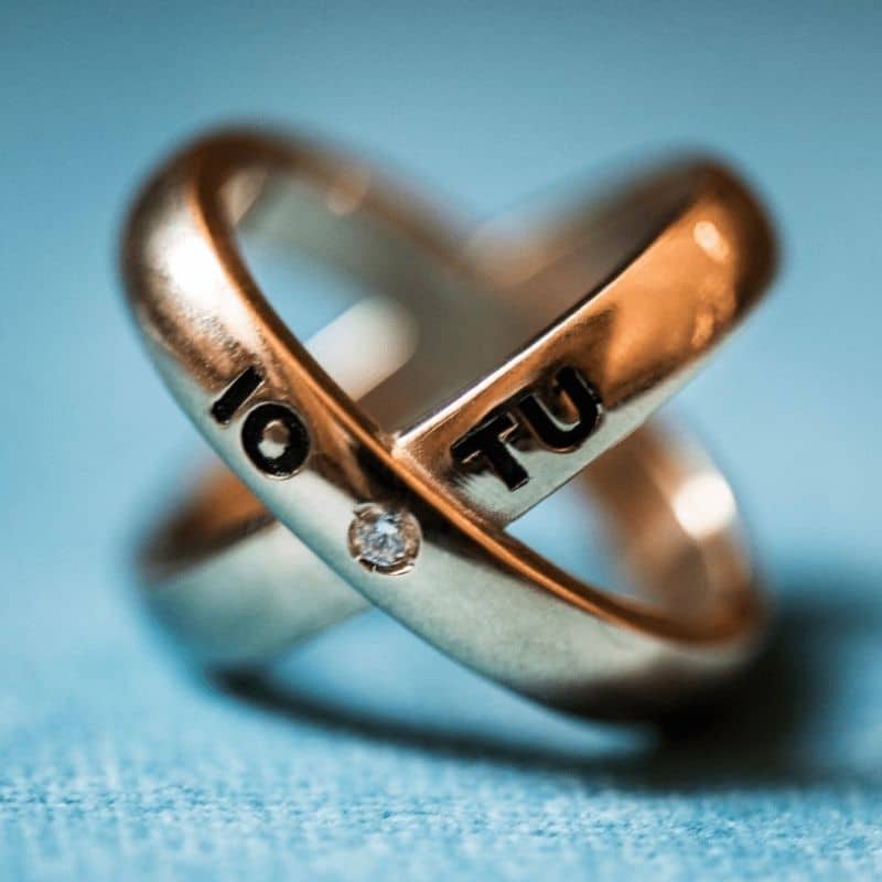 Thais Bernardes Anello Incrociato IO TU