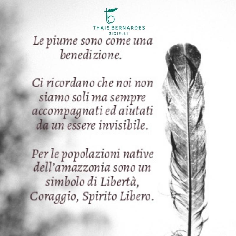 Thais Bernardes Charm Piuma