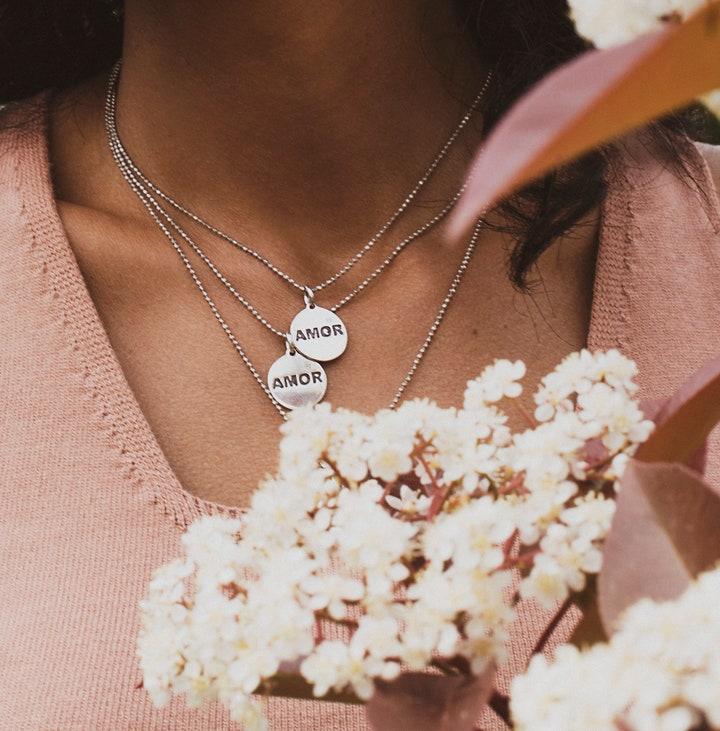 Thais Bernardes Collana Medaglietta AMOR