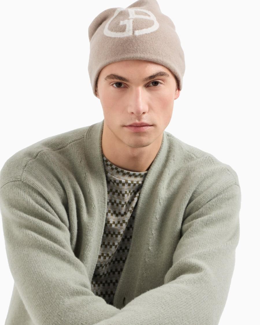The World Of Armani BEANIE IN CASHMERE CON LOGO JACQUARD