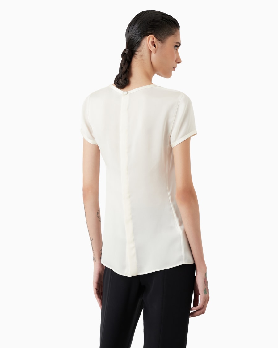 The World Of Armani BLUSA IN CHARMEUSE DI SETA CON SCOLLO A V