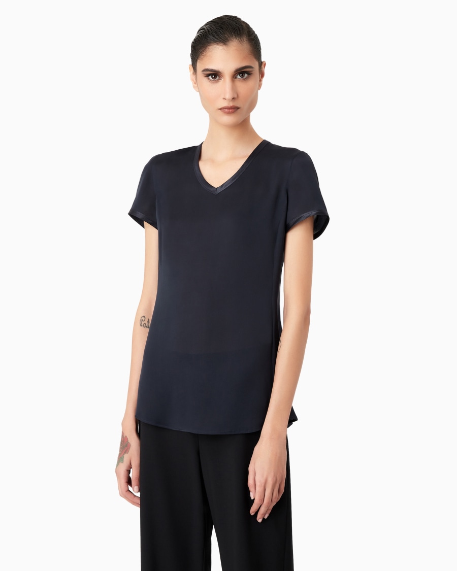 The World Of Armani BLUSA IN CHARMEUSE DI SETA CON SCOLLO A V