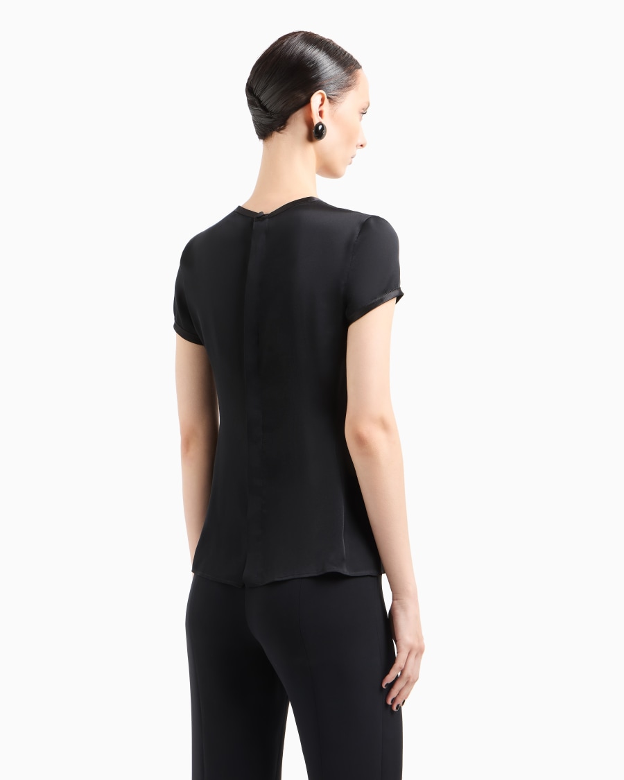 The World Of Armani BLUSA IN CHARMEUSE DI SETA CON SCOLLO A V