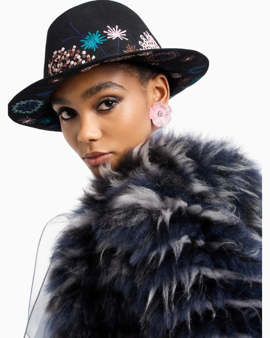 The World Of Armani CAPPELLO IN LAPIN CON RICAMI FLOREALI